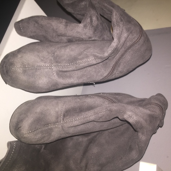 Gray knee high heeled boots by Charlotte Russe - Picture 4 of 5